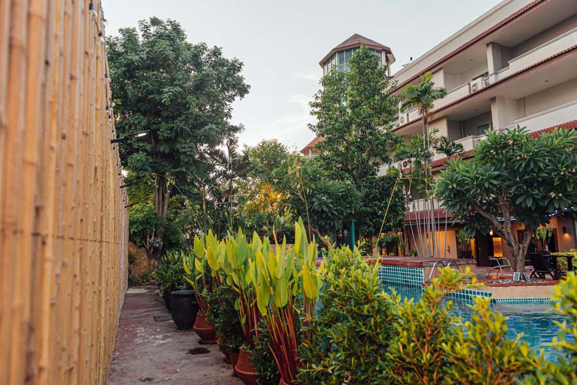 Gazebo Resort Pattaya Exterior photo